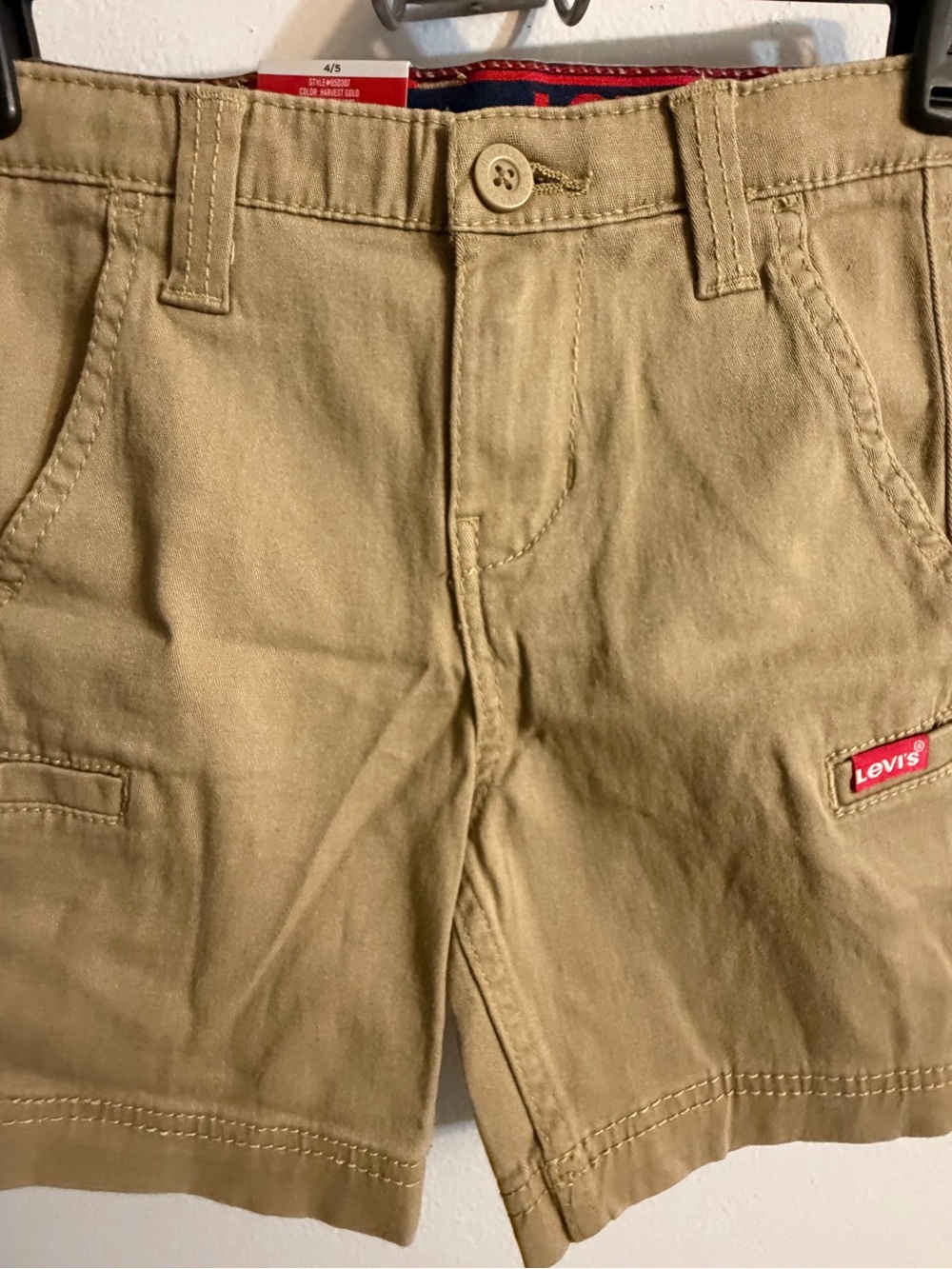 Levi's Boyās Tan Cargo Shorts size 4/5